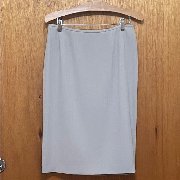 NWT. Kasper Elegant Women's Light Gray 2-Piece Suit. 6 - Picture 5 of 7